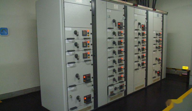 配電室中有哪些類型的低壓配電柜電壓？配電柜主要內(nèi)部組件是什么？