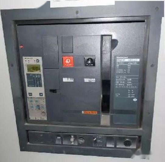 配電室中有哪些類型的低壓配電柜電壓？配電柜主要內(nèi)部組件是什么？