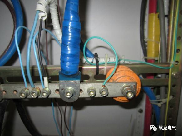 《建筑電氣工程施工質(zhì)量驗收規(guī)范》GB50303-2015 配電箱(機柜)安裝詳細說明！
