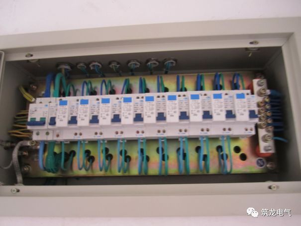 《建筑電氣工程施工質(zhì)量驗收規(guī)范》GB50303-2015 配電箱(機柜)安裝詳細說明！