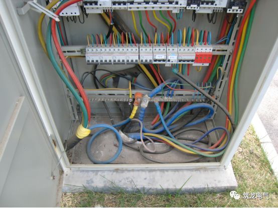 《建筑電氣工程施工質(zhì)量驗收規(guī)范》GB50303-2015 配電箱(機柜)安裝詳細說明！